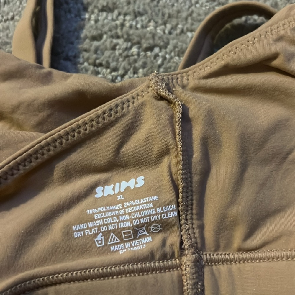 Skims - Picture 5 of 5